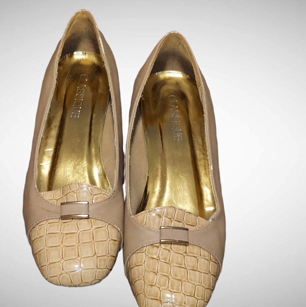 Classique size 9 Cap toe shoes